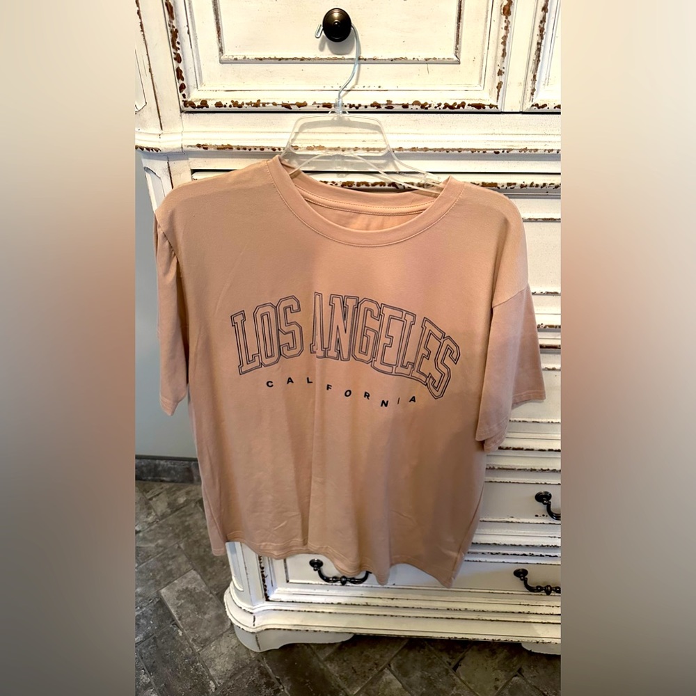 ⭐️B1G1FREE⭐️NWOT Los Angeles T-shirt 📸